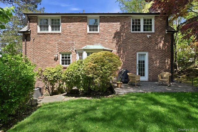 214 Nassau Avenue, Munsey Park, NY 11030