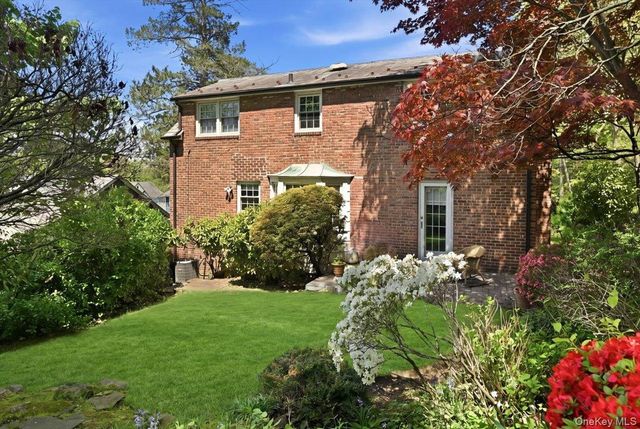 214 Nassau Avenue, Munsey Park, NY 11030