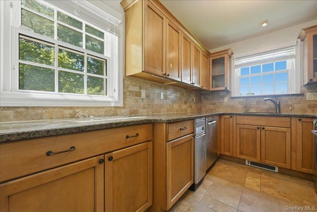 214 Nassau Avenue, Munsey Park, NY 11030