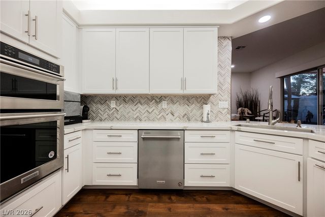 1613 Hidden Spring Drive, Las Vegas, NV 89117