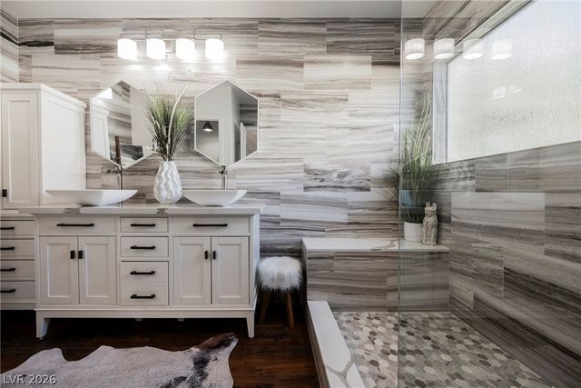 1613 Hidden Spring Drive, Las Vegas, NV 89117