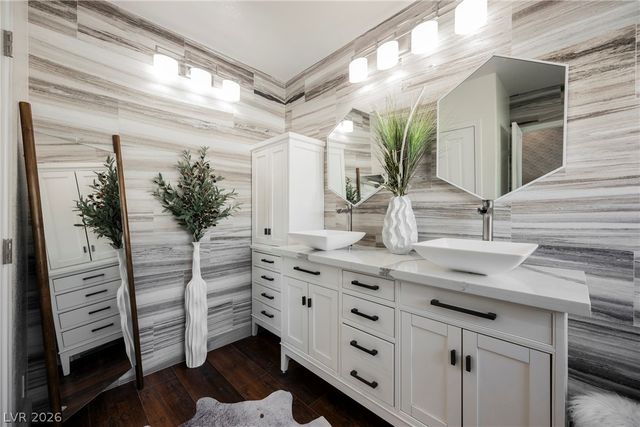 1613 Hidden Spring Drive, Las Vegas, NV 89117