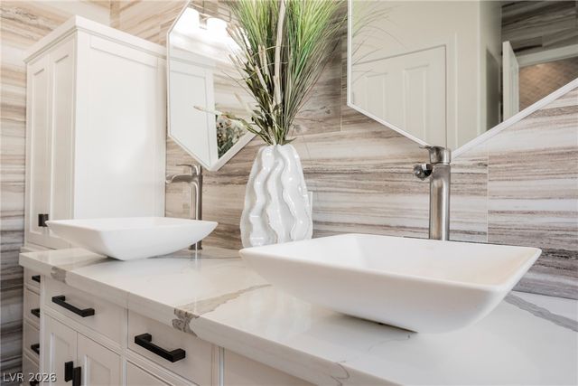 1613 Hidden Spring Drive, Las Vegas, NV 89117