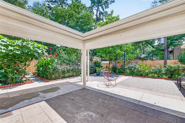 18015 Bambridge Drive, Houston, TX 77090