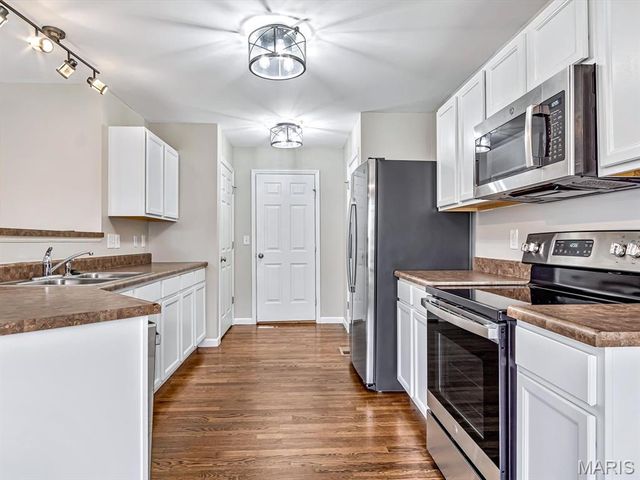 863 Harbor Woods Drive, Fairview Heights, IL 62208