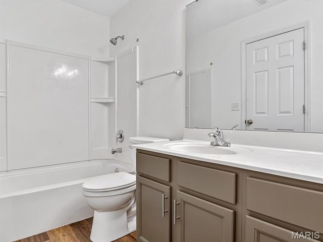 863 Harbor Woods Drive, Fairview Heights, IL 62208