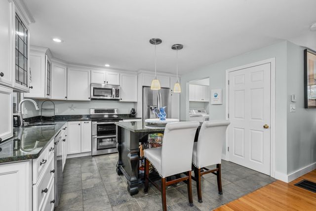 134 School St, Barnstable, MA 02635