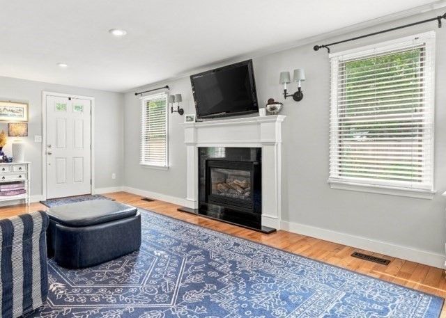 134 School St, Barnstable, MA 02635
