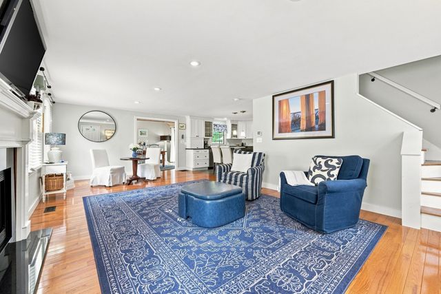 134 School St, Barnstable, MA 02635
