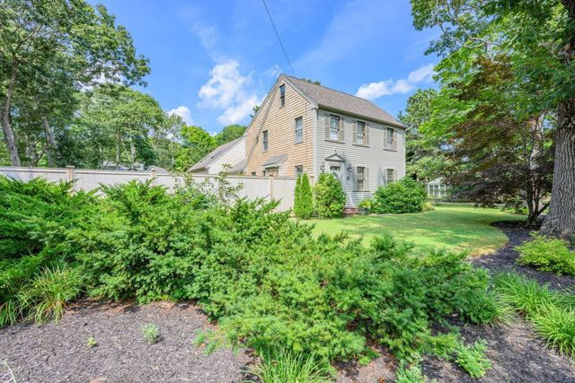 134 School St, Barnstable, MA 02635
