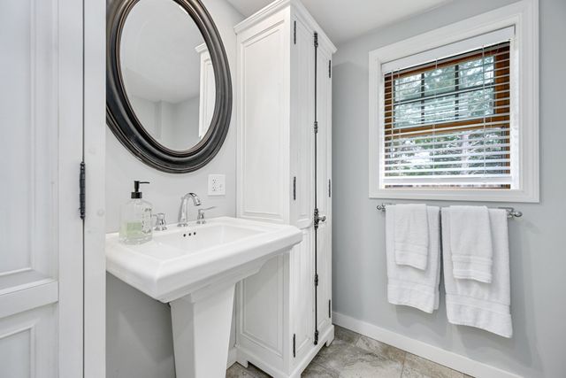 134 School St, Barnstable, MA 02635