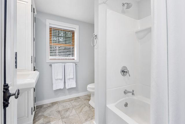 134 School St, Barnstable, MA 02635