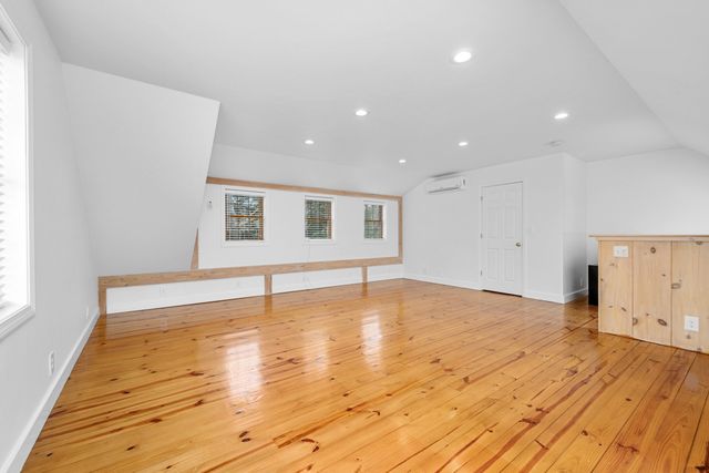 134 School St, Barnstable, MA 02635