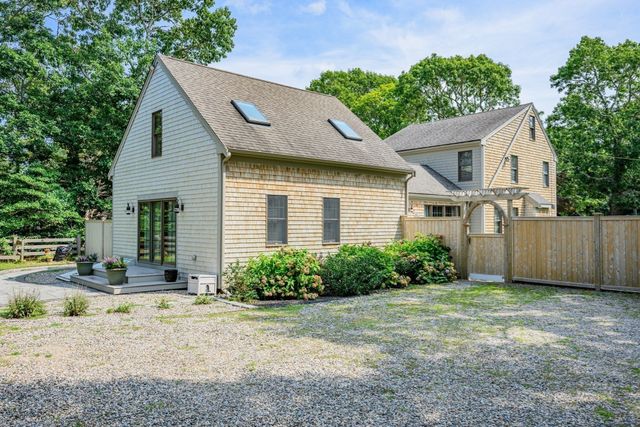 134 School St, Barnstable, MA 02635