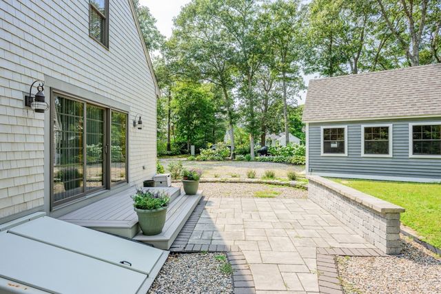 134 School St, Barnstable, MA 02635