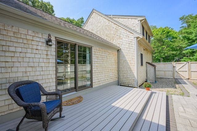 134 School St, Barnstable, MA 02635