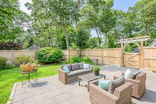 134 School St, Barnstable, MA 02635