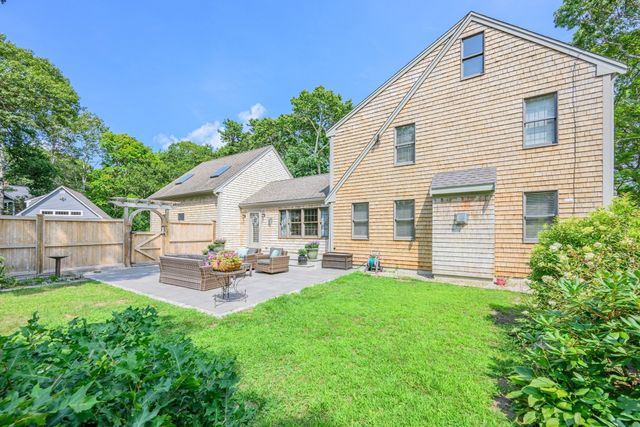 134 School St, Barnstable, MA 02635