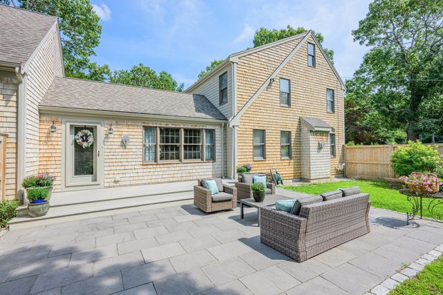 134 School St, Barnstable, MA 02635