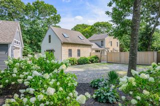 134 School St, Barnstable, MA 02635