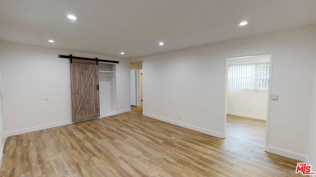 Image 4 of property listing at 11591 Riverside Drive, North Hollywood, CA 91602