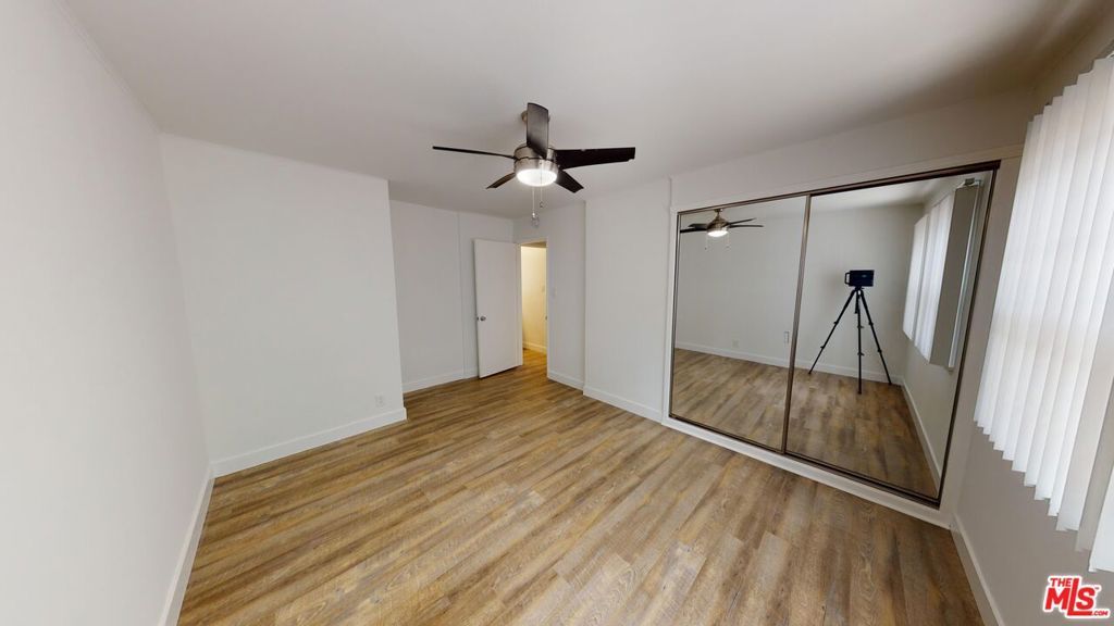 Image 6 of property listing at 11591 Riverside Drive, North Hollywood, CA 91602