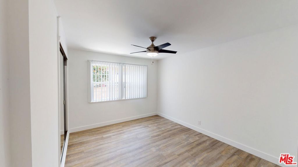 Image 8 of property listing at 11591 Riverside Drive, North Hollywood, CA 91602