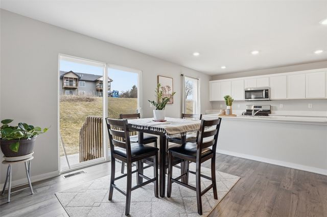 3182 Scanlon Farms Road, Coralville, IA 52241