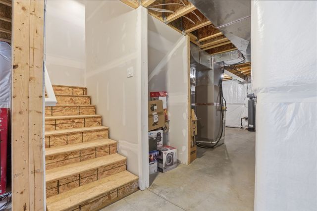 3182 Scanlon Farms Road, Coralville, IA 52241