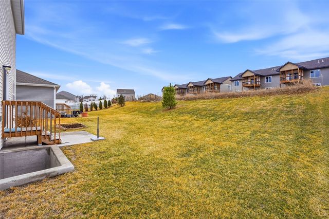 3182 Scanlon Farms Road, Coralville, IA 52241