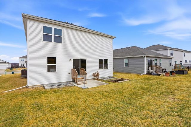 3182 Scanlon Farms Road, Coralville, IA 52241