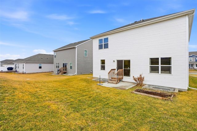 3182 Scanlon Farms Road, Coralville, IA 52241