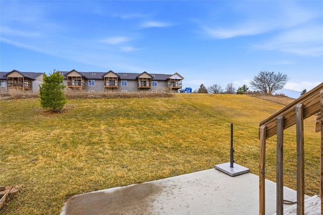 3182 Scanlon Farms Road, Coralville, IA 52241