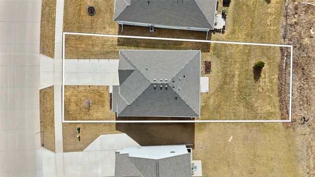 3182 Scanlon Farms Road, Coralville, IA 52241