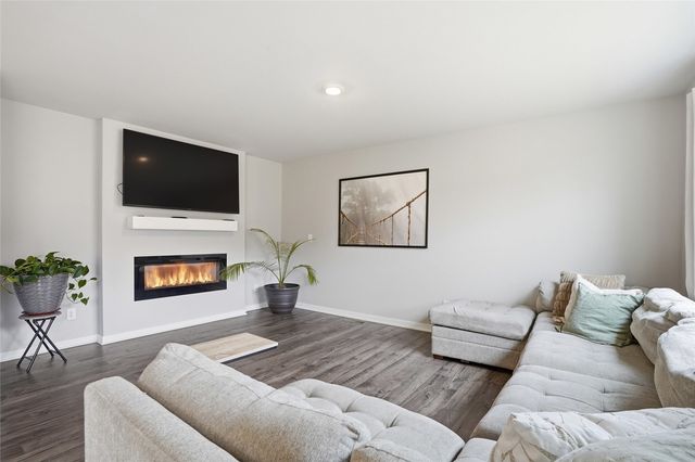 3182 Scanlon Farms Road, Coralville, IA 52241