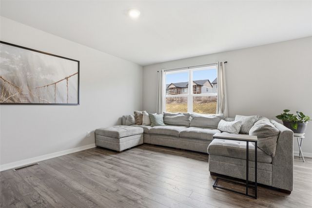 3182 Scanlon Farms Road, Coralville, IA 52241