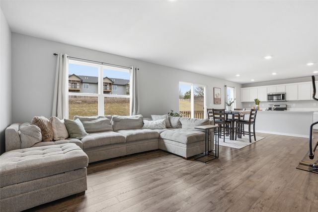 3182 Scanlon Farms Road, Coralville, IA 52241