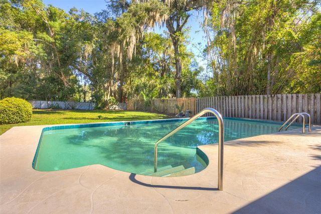 641 E PENNSYLVANIA AVENUE, Deland, FL 32724