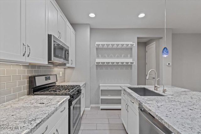 2477 W MARKET Place 27, Chandler, AZ 85248