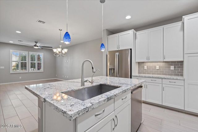 2477 W MARKET Place 27, Chandler, AZ 85248