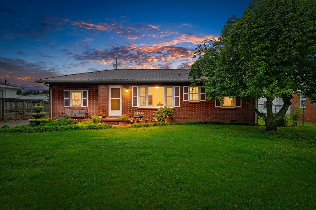 135 Barbara Ave, Gallatin, TN 37066