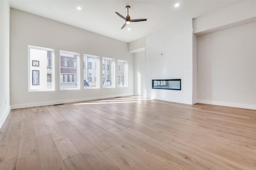 250 E Dallas Street 124, Grapevine, TX 76051 — photo 2