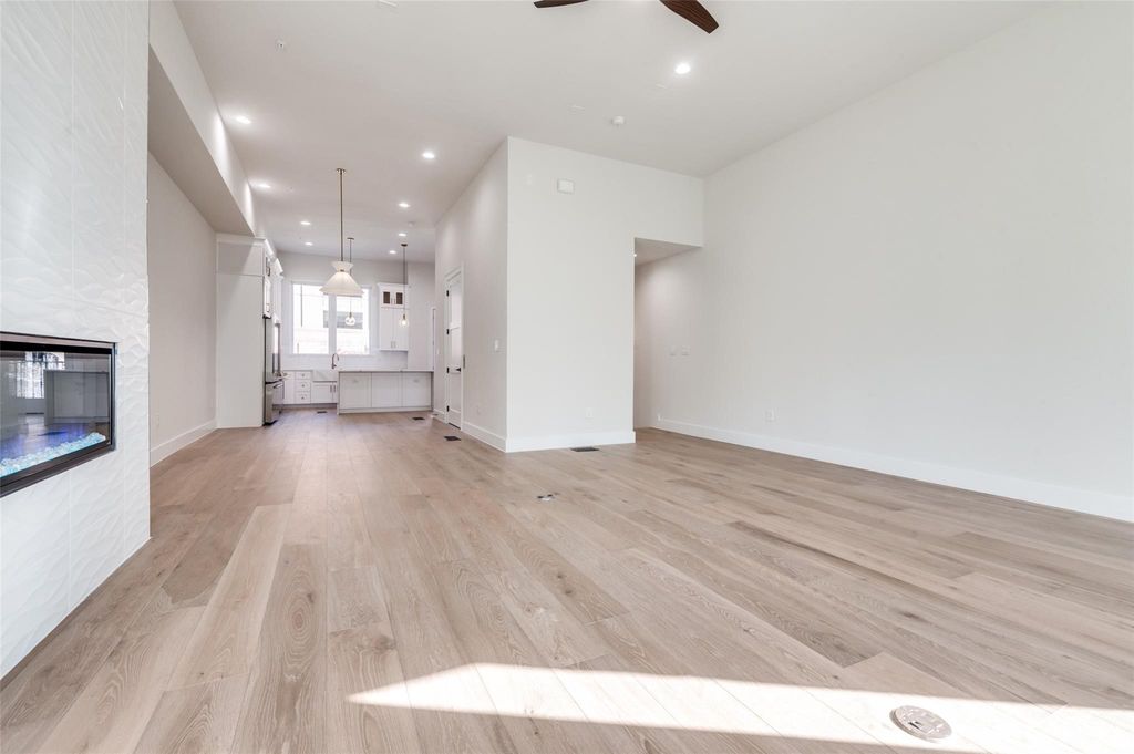 250 E Dallas Street 124, Grapevine, TX 76051 — photo 4