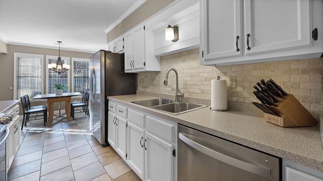 1883 EDWARDS MILL RD, Germantown, TN 38139