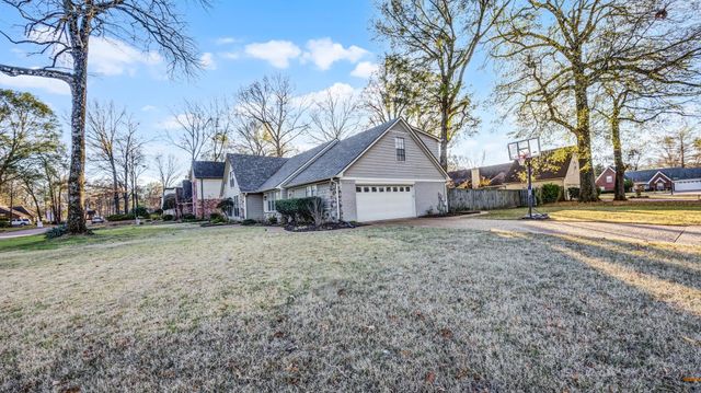 1883 EDWARDS MILL RD, Germantown, TN 38139