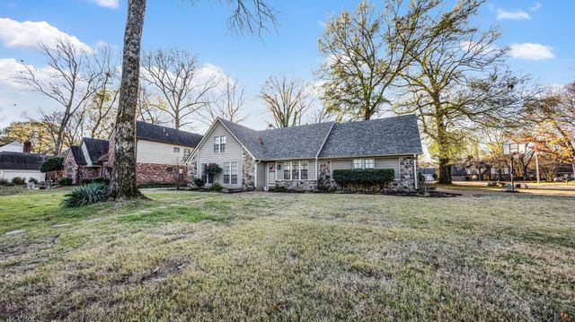 1883 EDWARDS MILL RD, Germantown, TN 38139