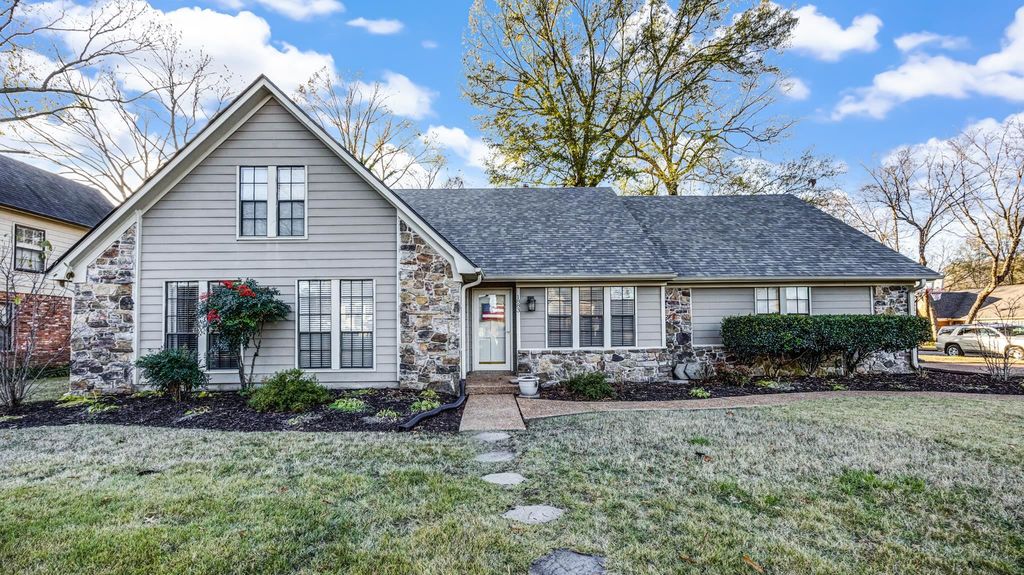 1883 EDWARDS MILL RD, Germantown, TN 38139