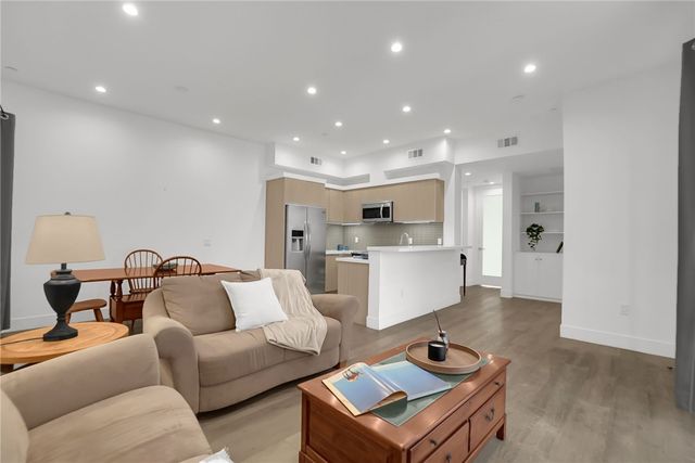 210 N Monterey Street 304, Alhambra, CA 91801