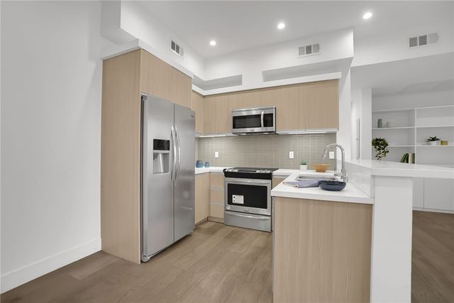 210 N Monterey Street 304, Alhambra, CA 91801