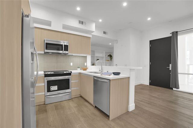 210 N Monterey Street 304, Alhambra, CA 91801